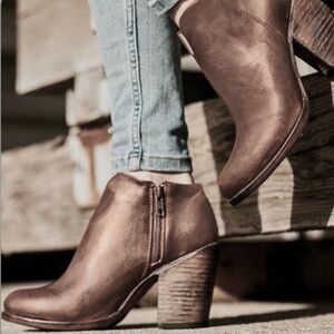 Freebird by Steven Detroit Gray/Brown Taupe Leather Side Zip Ankle Boots